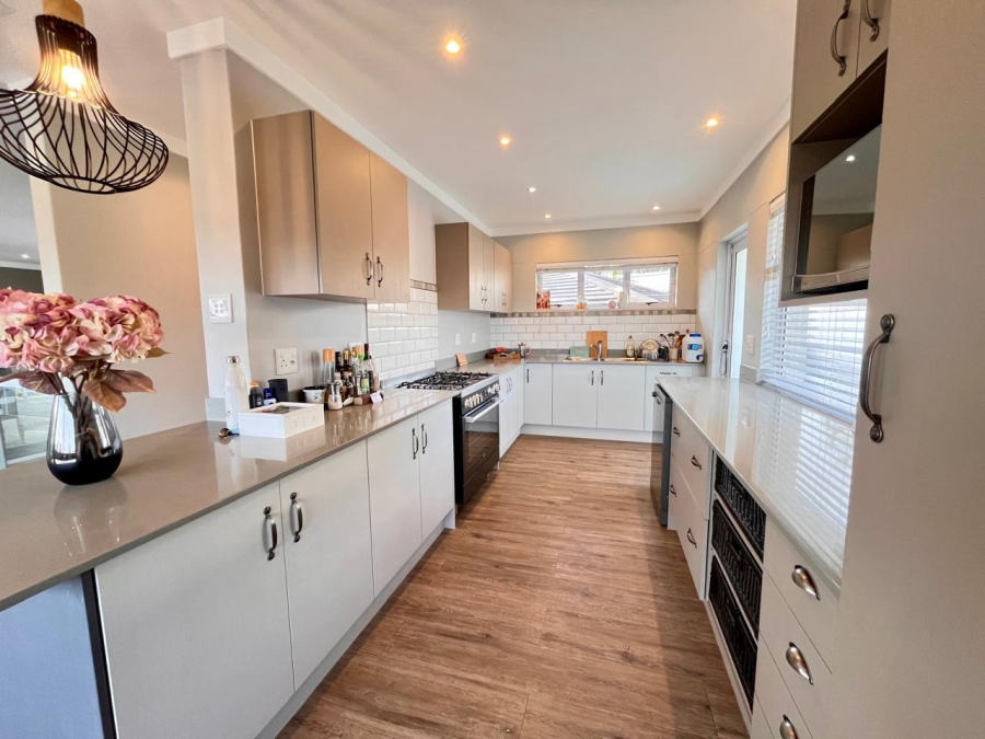 To Let 3 Bedroom Property for Rent in Nahoon Beach Eastern Cape